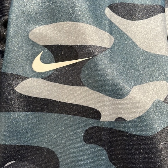 Nike Dri-FIT One Visit Camo Midrise Leggings NWT - Picture 4 of 4